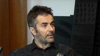 Elian Băcilă, pictorul de negru al României, are o lucrare expusă la Casa Albă. Preşedintele Joe Biden i-a mulţumit printr-o scrisoare