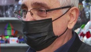 Nea Nelu se luptă în fiecare zi să-și țină prăvălia deschisă, în Timișoara. Marile lanțuri de magazine acaparează cartier după cartier