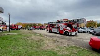 Alarmă de incendiu la Spitalul Judeţean din Timişoara: 20 de maşini de pompieri, chemate din cauza mirosului de plastic încins