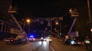Zeci de decorațiuni au împânzit străzile din Suceava, deși mai sunt două luni până la Crăciun
