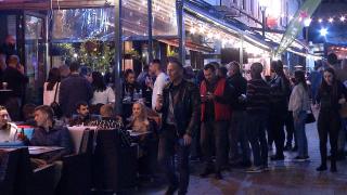 Ultima noapte de distracţie pentru cei nevaccinaţi. Ce restricţii intră în vigoare de luni