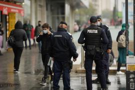 Noile restricții au intrat în vigoare: Nevaccinații vor avea voie doar la supermarket, la farmacie şi la serviciu | Lista completă a interdicțiilor