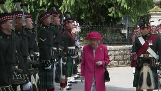 Regina Angliei, ajunsă la epuizare din cauza unui obicei nesănătos: statul până târziu la televizor