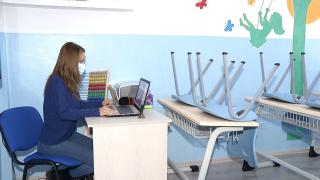 O zi la şcoală, alta în vacanţă. Elevii de la privat, chemaţi doar o zi la şcoală dintr-o "eroare juridică"