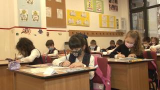 Fondul clasei, desfiinţat de un proiect de lege. Cadrele didactice care cer bani de la părinţi riscă amenzi de până la 2.000 de lei