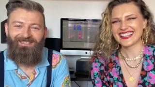 Ritmurile de petrecere sunt aduse de Ecaterine&Dimitri Band, trupa care face spectacol în nouă limbi străine