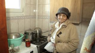 Românii stau înghesuiţi. Avem cele mai mici case din UE: "Un fel de cutie de chibrituri". Exemplul unei bătrâne: cum poţi trăi în 18 metri pătraţi