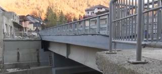 A fost deschis podul de la Azuga. Pe DN1 au acces din nou vehiculele de peste 7,5 tone