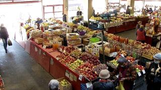 Chirii ieftine pentru administratori, tarabe scumpe pentru comercianţi. Cât plăteşte un negustor pentru a-şi vinde produsele într-o piaţă din Bucureşti