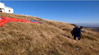 Parapanta, o distracţie de sezon. Preţul unei astfel de experienţe este de 65 de euro