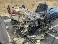 O persoană a murit, iar alte cinci au fost rănite, după ce trei maşini s-au ciocnit, în Huşi