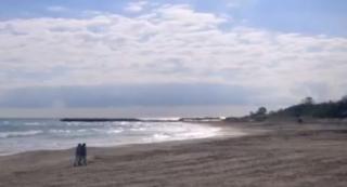 Marea ne cheamă la ea, chiar şi toamna. Soarele de pe litoral a scos turiştii din case în ultimele zile din octombrie