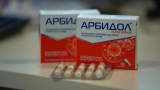 Arbidol vândut la tarabe în Suceava. Gigi Becali susţine că face medicamentul în laboratorul său: "Pot să fabric Arbidol pentru toată ţara, 10.000 de pastile pe oră"