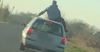 Tânăr teribilist, plimbat pe mașină, pe un drum din Satu Mare. Cum s-a încheiat aventura pentru băiatul dornic de afirmare