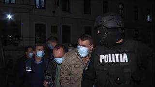 Fostul şef de la Permise din Suceava dă în judecată DNA. Cere despăgubiri de 500.000 de euro pentru că procurorii ar fi vrut să-i destrame familia