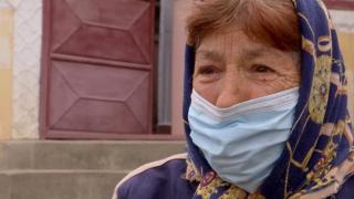 ''Îşi bat joc de lume. Nu ne fac tratamentul la timp.'' Cu lacrimi în ochi, bolnavii de hepatita C sunt disperaţi după ce au rămas fără medicamente