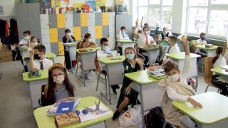 Cum se întorc elevii la cursuri şi cum vor da tezele. Părinții au cerut renunțarea la teze, Cîmpeanu nici nu a vrut să audă