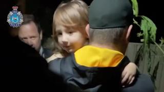 O fetiţă de 4 ani, dată dispărută, a fost găsită după 3 săptămâni, la 75 km de casă. Cum s-a dat de gol răpitorul în faţa vecinilor