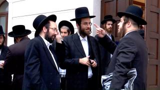 Ce mai vor să construiască evreii ultraortodocși care au ridicat sinagoga din Sighetu Marmației, cea mai mare din Europa de Est. Ritual emoționant la inaugurare