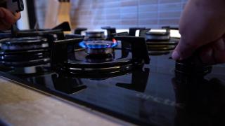 Românii care s-au trezit cu notificări că vor plăti facturi de 7 ori mai mari la gaze: "Plătesc în jur de 1.000 lei"