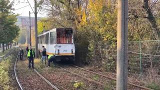 Accident cu două tramvaie în Bucureşti.  O garnitură a sărit de pe şine
