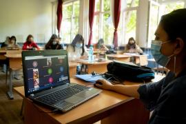Jumătate dintre elevi vor să continue cursurile online. Octavian Jurma: "Școlile au contribuit masiv la accelerarea acestui val epidemiologic"