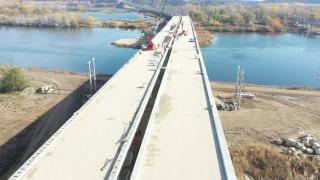 Tronsonul 2 din drumul expres Craiova - Pitești e aproape gata. Totuşi, legea care permite circulaţia în regim de autostradă n-a fost încă aprobată