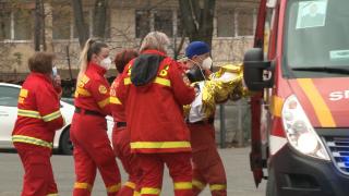 Tatăl care şi-a înjunghiat fiicele gemene, la Roman, a fost reţinut. Bărbatul urmează fie supus unui control psihiatric