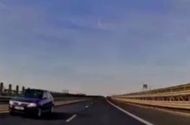 Șofer de 72 de ani, filmat cu mașina pe contrasens, pe banda a doua, pe autostrada care leagă Sibiu de Deva