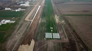 Se modernizează cel mai mare aerodrom din ţară. Aproape patru milioane de euro costă lucrările