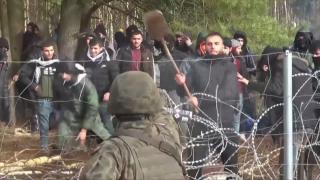 Stare de asediu la graniţa Uniunii Europene: mii de imigranţi forţează intrarea în Polonia. Varşovia nu exclude o confruntare militară cu regimul de la Minsk