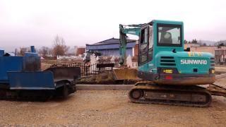 Parcare amenajată printre morminte, la Spitalul de Urgență din Petroșani. Primarul vrea să pună copăcei ornamentali în jurul cavourilor