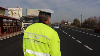 Poliţist din Gorj prins drogat la volan. Chiar el iniţiase controlul pentru că bănuia un alt coleg că se droga. Filmul raziei