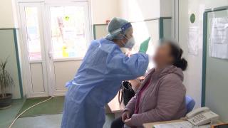 Voluntarii, ajutorul nesperat al medicilor care duc greul în secţiile Covid. Învaţă meserie în cele mai dure condiţii: "Nu exista seară în care să nu mă apuce plânsul"