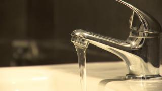 Se scumpeşte apa de la robinet. Pentru a scăpa de cheltuieli, oamenii spun că se vor întoarce la fântâni