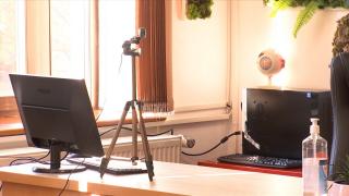 Doi elevi au creat cu zero lei sala de clasă cu cel mai curat aer şi cea mai bună lumină