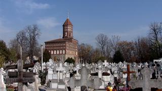 Lupte grele şi şpăgi de mii de euro pentru un loc de veci în Bucureşti. Cimitirul Bellu, preţuri de "lux" de până la 30.000 de euro
