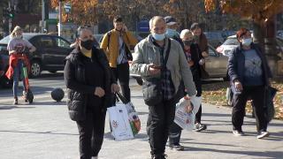 Numărul cazurilor Covid, în scădere. Medicii avertizează că spitalele sunt în continuare arhipline. Pacienţii aşteaptă şi 10 ore pentru o ambulanţă