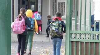 Nici nu au ajuns în şcoli, dar creează deja primul scandal. Controversele legate de testele pe bază de salivă