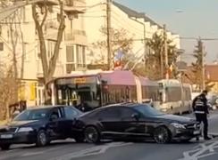 Accident cu 6 mașini în Cluj. De vină ar fi o tânără de 19 ani care voia să schimbe banda de mers