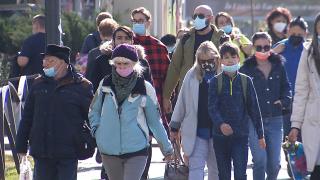 Incidenţa scade, dar urmează valul 5 şi restricţiile rămân valabile. Medic: încă 2 ani cu mască, până ce 90% vom fi vaccinaţi