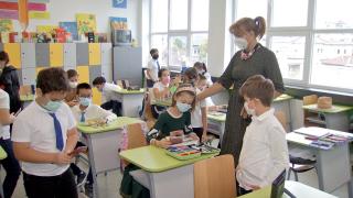 Educaţia Financiară şi Educaţia Juridică, materii obligatorii pentru elevii din şcoala primară şi gimnazială