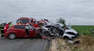 Accident cumplit cu 3 morţi, în Constanța. Două mașini s-au ciocnit violent între localitățile Topraisar și Mereni