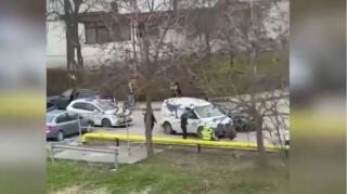 O femeie de 42 de ani din Vaslui, găsită vinovată după a ce fost prinsă între două maşini. Victima a rămas fără permis, deşi nu se afla la volan