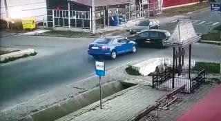 Accident mortal în Mogoșești-Siret. O femeie a murit după ce o șoferiță de 21 de ani a intrat pe un drum fără a se asigura