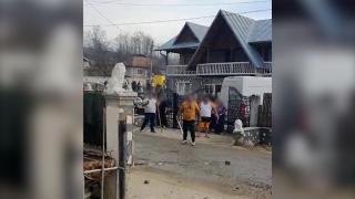 Răfuială cu bâte şi topoare între clanuri, pe străzile din Sângeru, în Prahova. Câmp de luptă pentru supremația din comună