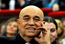 Benone Sinulescu a ieșit din scenă așa cum a trăit o viață - în aplauze. Imagini emoționante de la ceremonialul religios