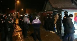 Bătaie cu săbii și topoare la Săcele, după ce două fete s-au îndrăgostit de același băiat: "Nu mă calmez! Nu mă mai calmez!"