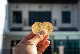 Un dezvoltator imobiliar vinde case lângă București cu 3 monede Bitcoin, plus TVA. Interesul românilor pentru criptomonede creşte de la o zi la alta