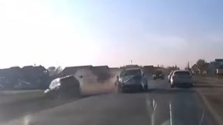 Accident grav, filmat cu o cameră de bord. O mamă și fiul ei, spulberați de o mașină intrată pe contrasens, pe drumul dintre Timişoara şi Săcalaz